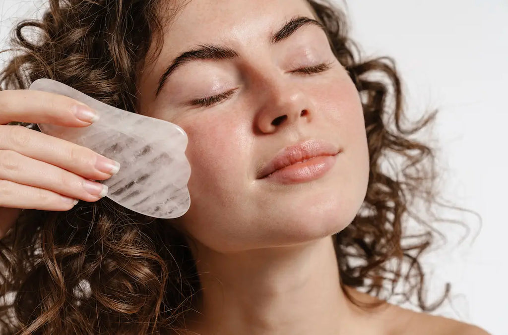 Recenzija Gua Sha kamenja za masažu kože lica