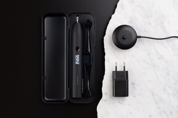 Curaprox Hydrosonic Black is White četkica za zube