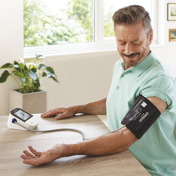 Omron M4 Intelli IT tlakomjer za nadlakticu s pametnom manžetom i smartphone aplikacijom
